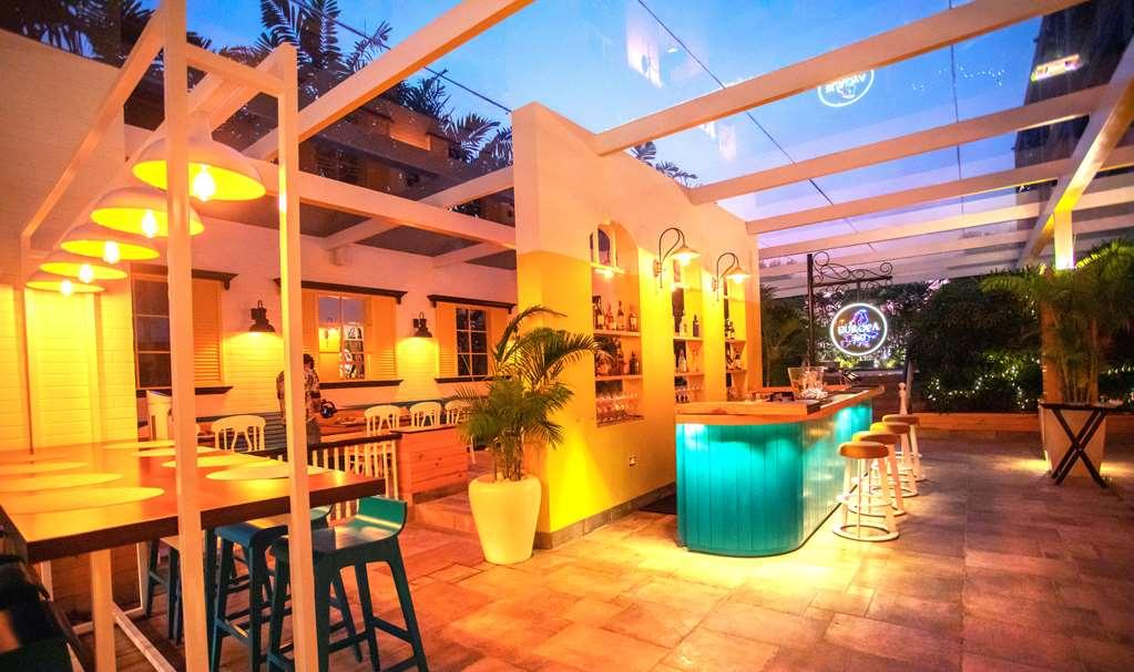 Radisson Blu Bengaluru Outer Ring Road Hotell Restaurant bilde
