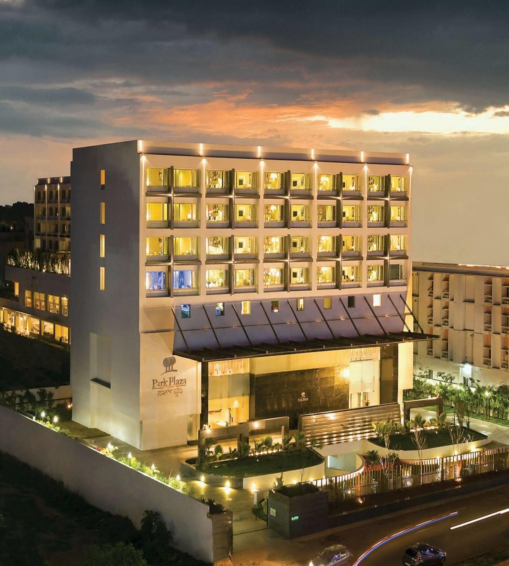 Radisson Blu Bengaluru Outer Ring Road Hotell Eksteriør bilde